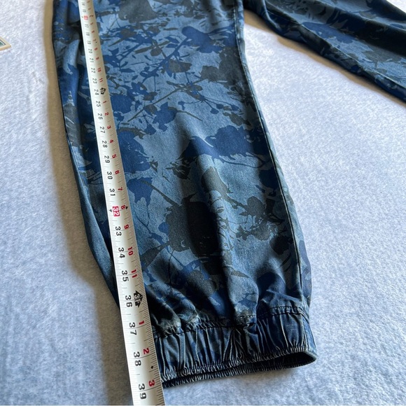 Women’s Sz XL Blue Floral Chambray Pants Camo Print Elastic Waistband - Picture 8 of 11